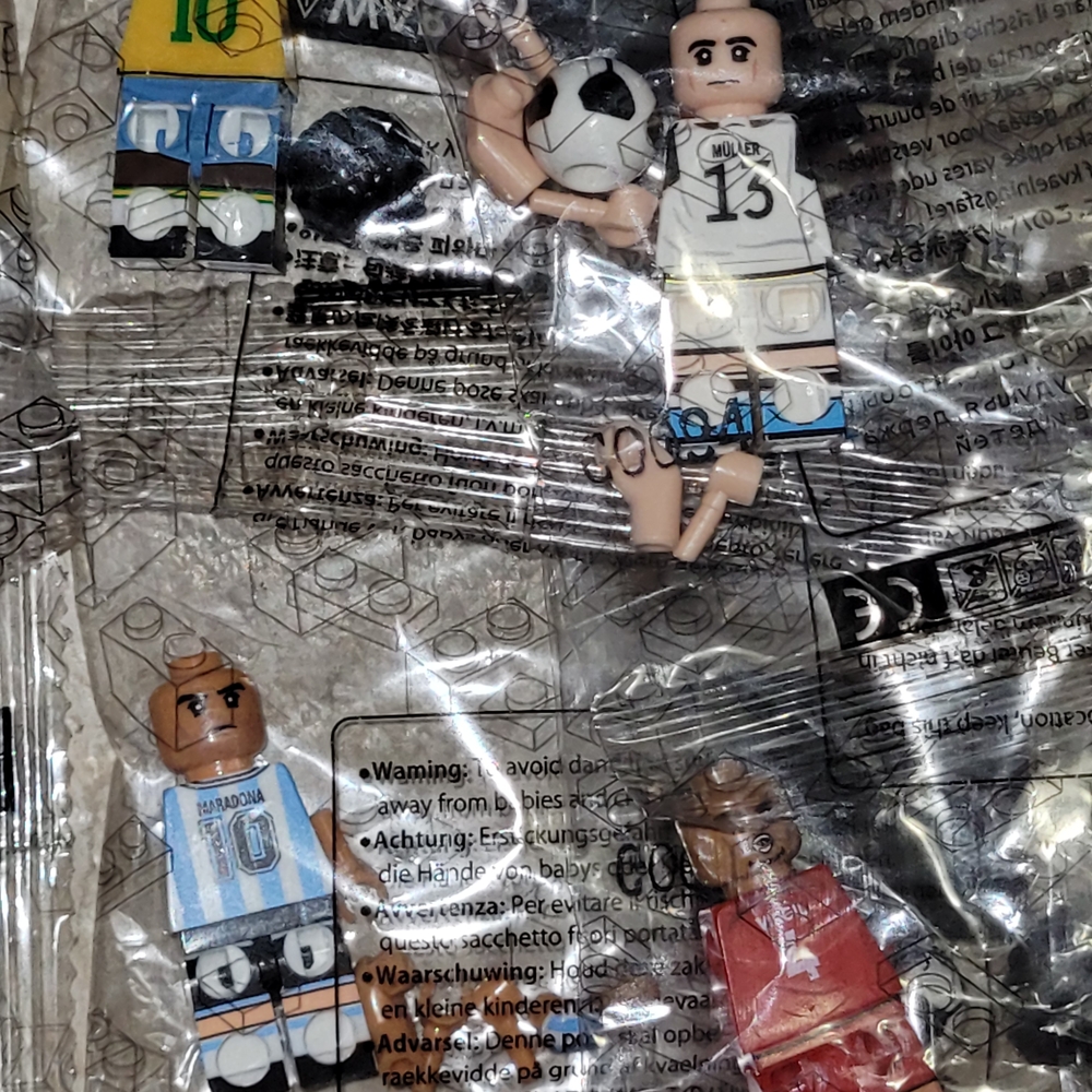 Soccer Minifigure Blind Bag Set - Multicolor Football Players - Picture 3 of 5